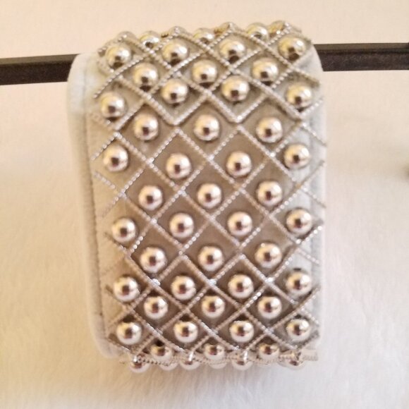 no brand Jewelry - Free with $20 purchase 8" stretchy silver ball bracelet